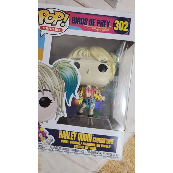 Pop Heroes Birds of Prey 302 Harley Quinn Caution Tape Vinyl Figure Funko Pop - Picture 10 of 16